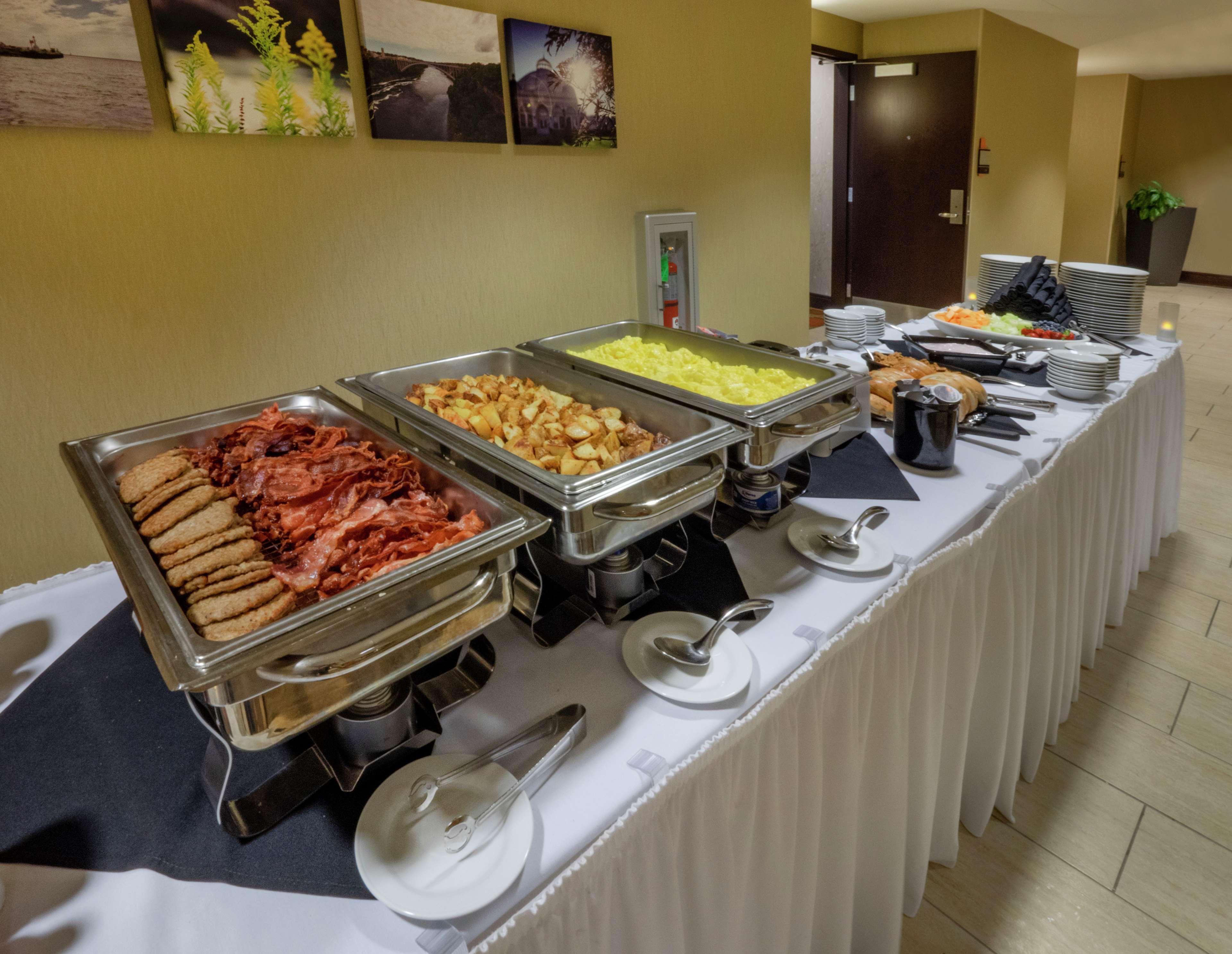 The Hilton Garden Inn Buffalo-Downtown Екстер'єр фото