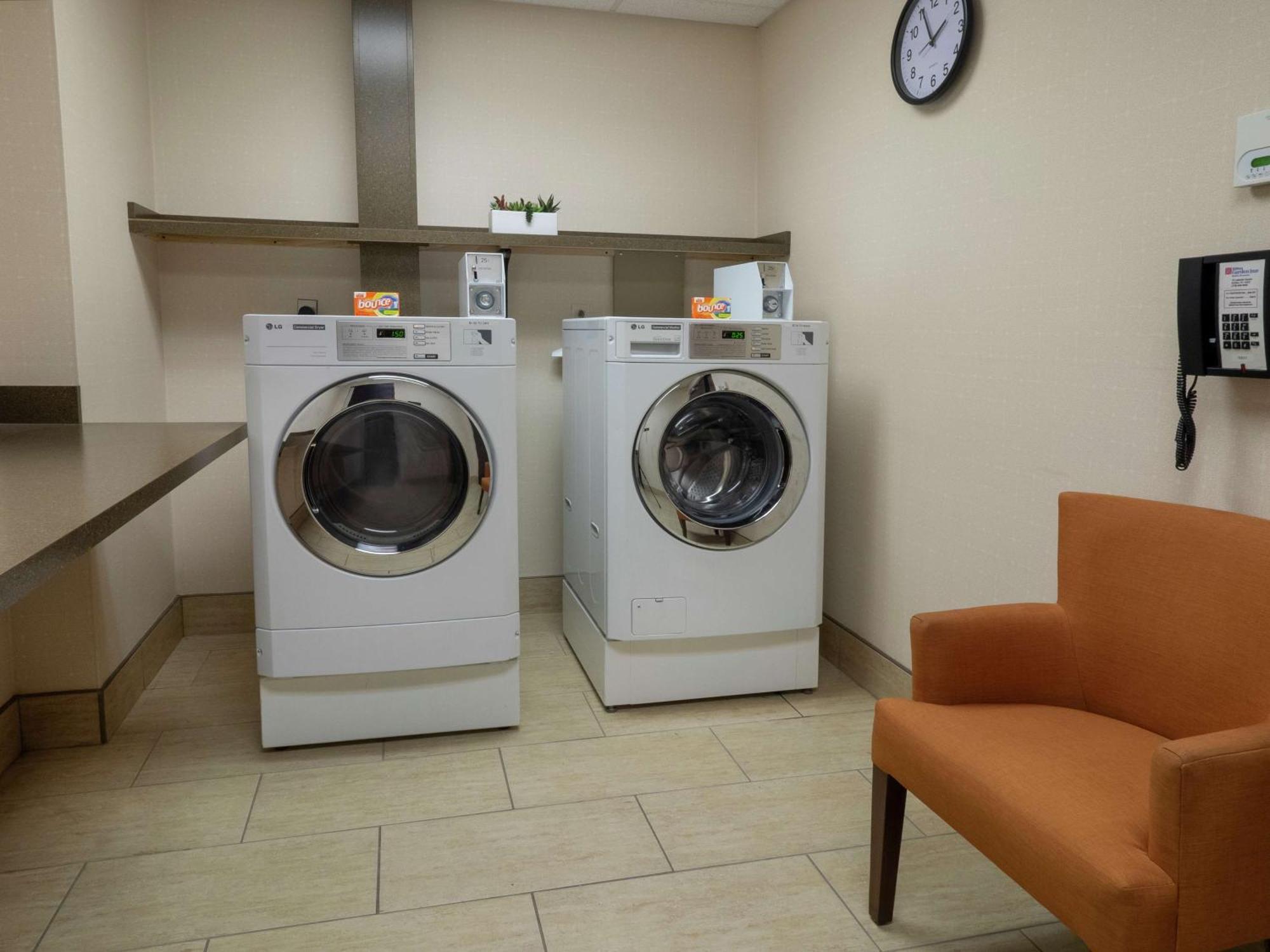 The Hilton Garden Inn Buffalo-Downtown Екстер'єр фото