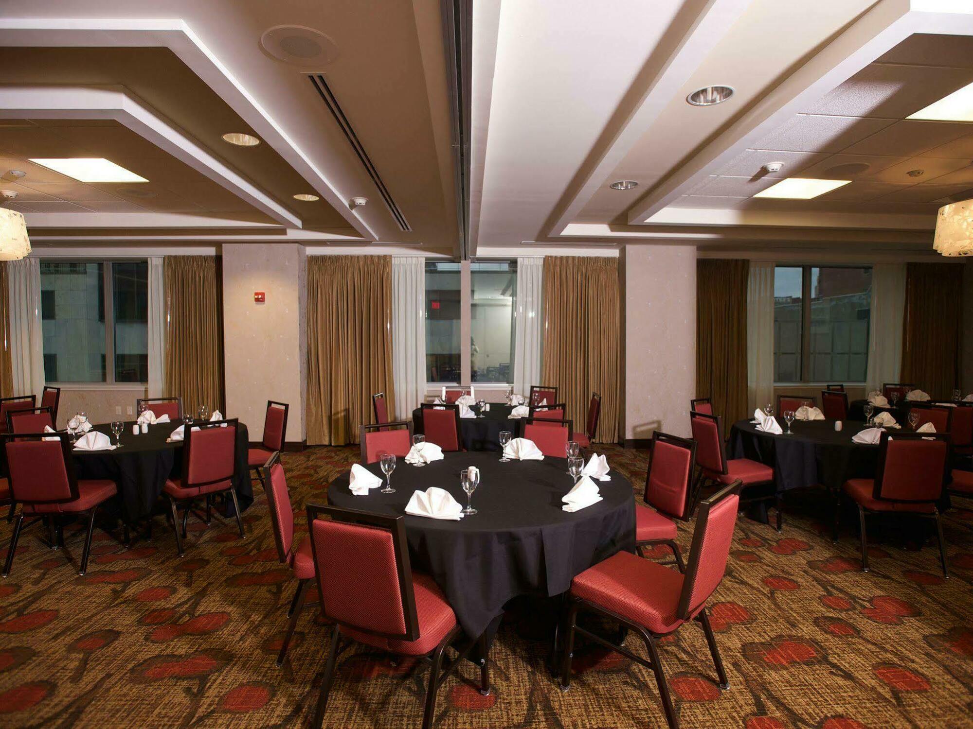 The Hilton Garden Inn Buffalo-Downtown Екстер'єр фото