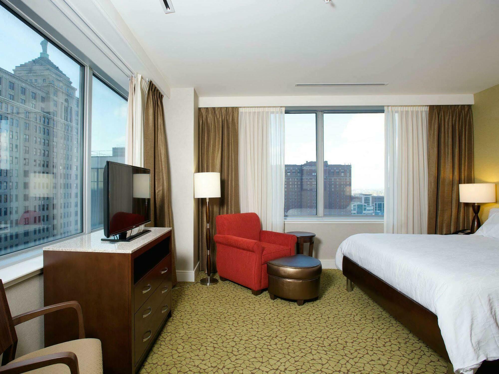 The Hilton Garden Inn Buffalo-Downtown Екстер'єр фото
